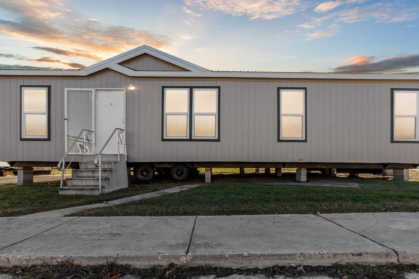 New Moon 2848B Double Wide by Champion thumbnail 1