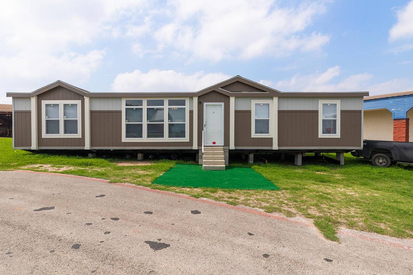 New Moon 3256K Double Wide by Champion thumbnail 2