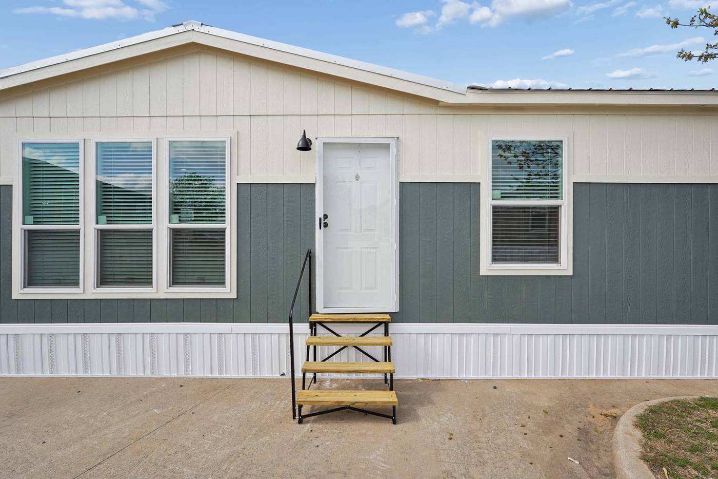 RM3256B Double Wide by Champion thumbnail 1