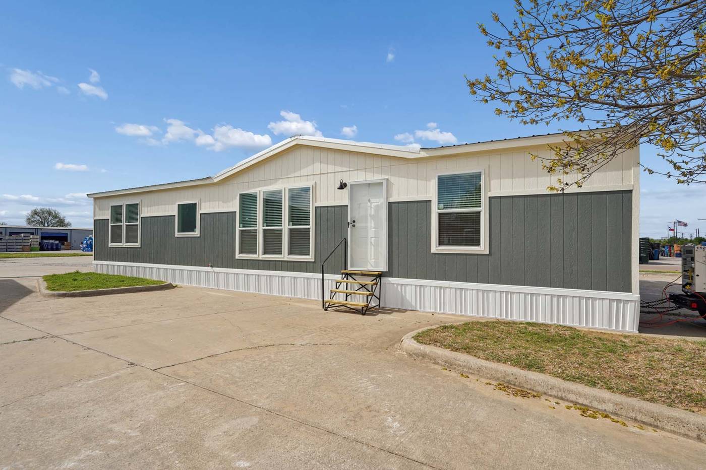 RM3256B Double Wide by Champion thumbnail 2