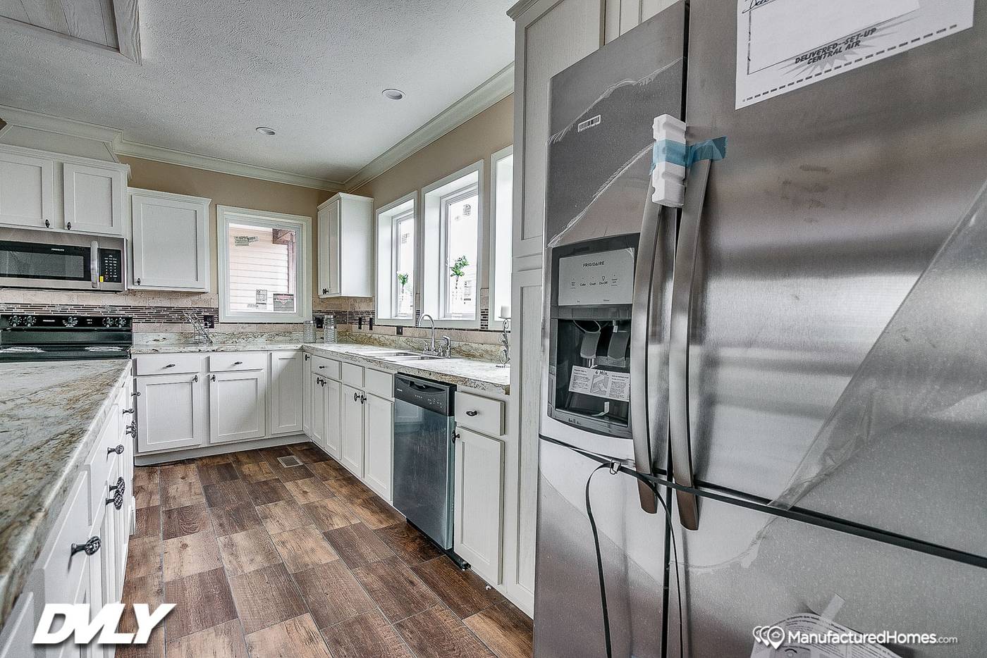 The Avonlea DVHBSS-8031 Double Wide by Deer Valley thumbnail 7