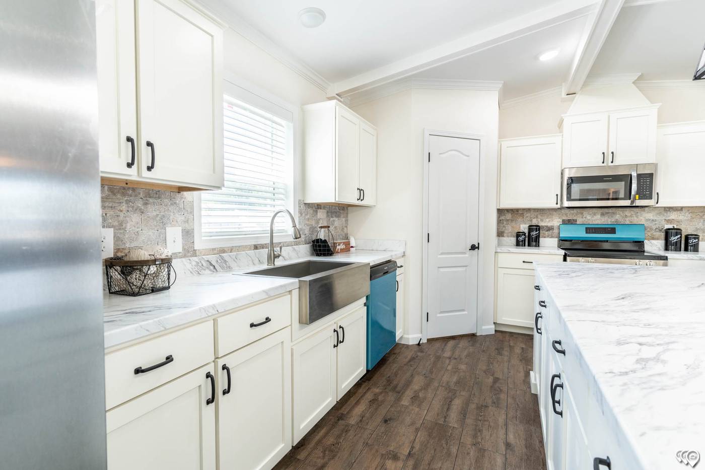 The Zemira DVHBSS-6808 Double Wide by Deer Valley thumbnail 3